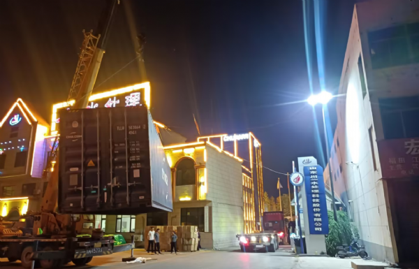 出口秘魯超純水+車(chē)用尿素設(shè)備集裝箱發(fā)貨